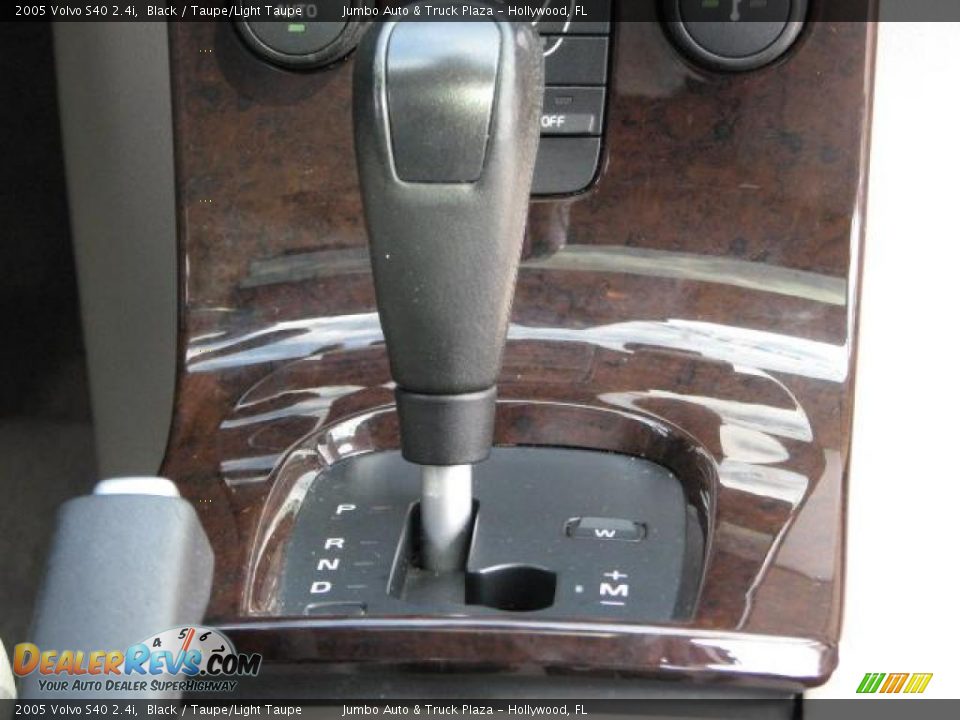 2005 Volvo S40 2.4i Shifter Photo #21