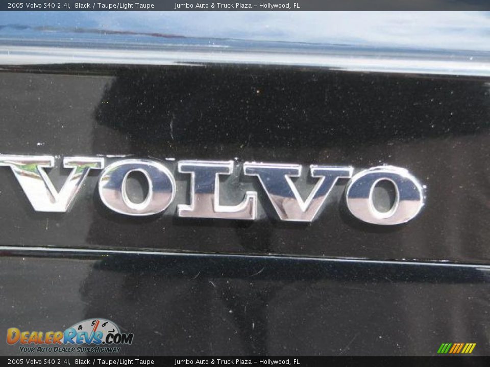 2005 Volvo S40 2.4i Black / Taupe/Light Taupe Photo #24