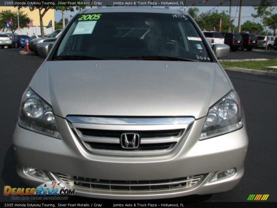 2005 Honda Odyssey Touring Silver Pearl Metallic / Gray Photo #3