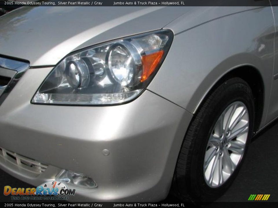 2005 Honda Odyssey Touring Silver Pearl Metallic / Gray Photo #4