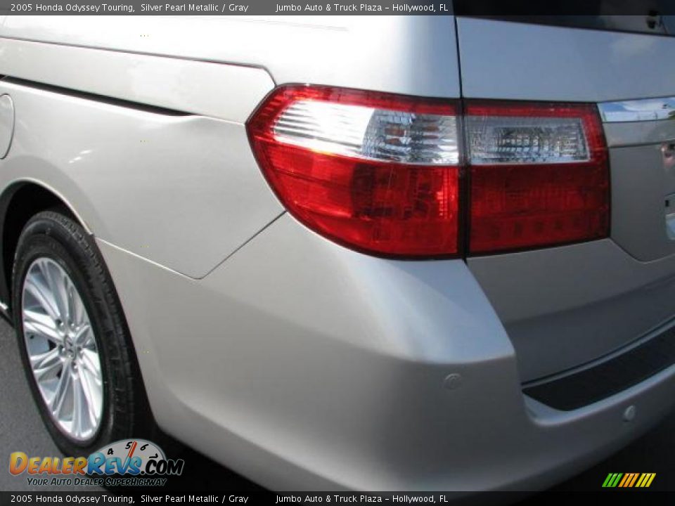2005 Honda Odyssey Touring Silver Pearl Metallic / Gray Photo #7
