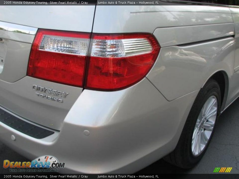 2005 Honda Odyssey Touring Silver Pearl Metallic / Gray Photo #12