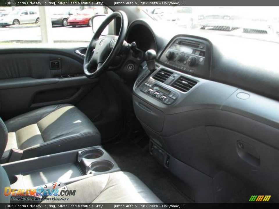 2005 Honda Odyssey Touring Silver Pearl Metallic / Gray Photo #15