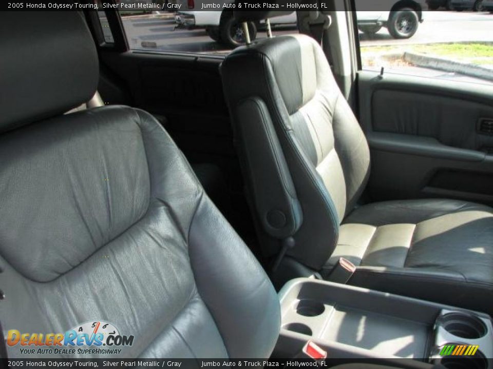 2005 Honda Odyssey Touring Silver Pearl Metallic / Gray Photo #17