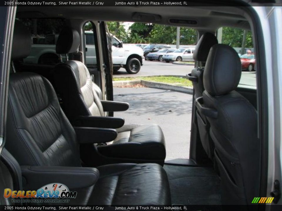 2005 Honda Odyssey Touring Silver Pearl Metallic / Gray Photo #18