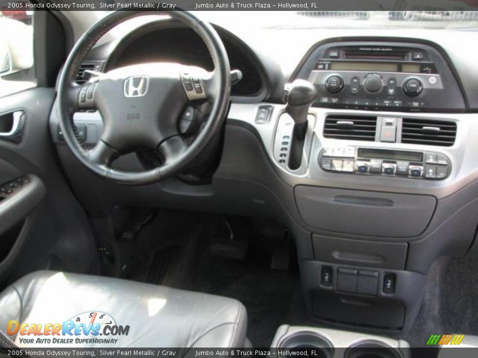2005 Honda Odyssey Touring Silver Pearl Metallic / Gray Photo #21