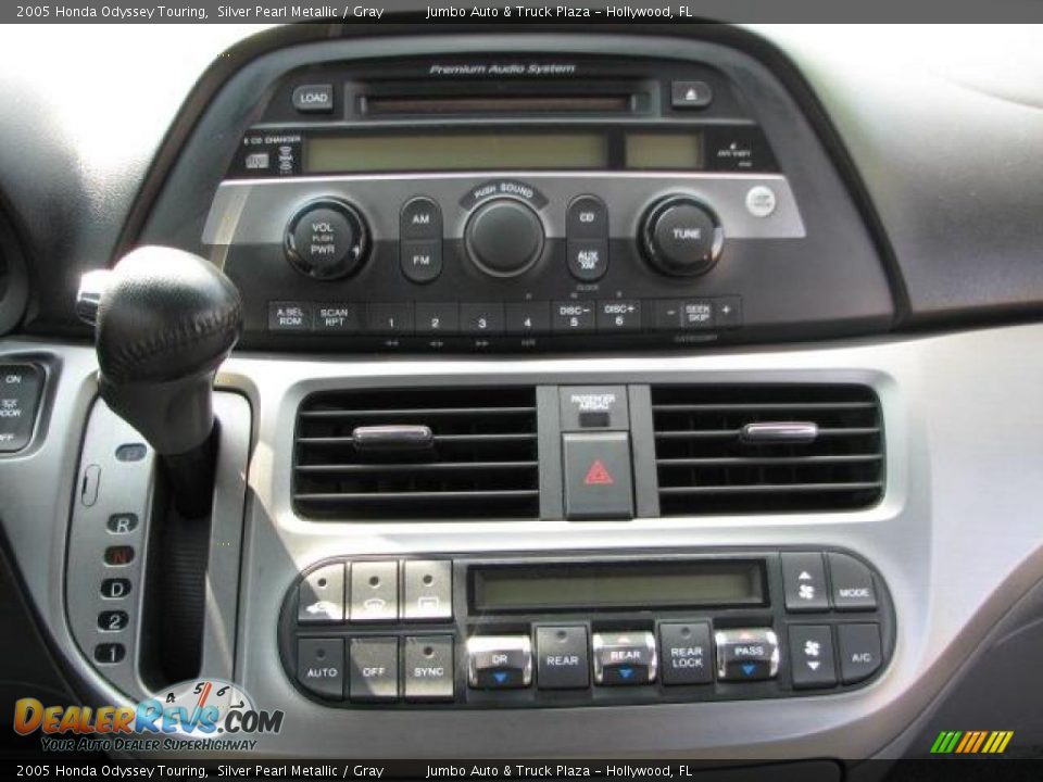 2005 Honda Odyssey Touring Silver Pearl Metallic / Gray Photo #22