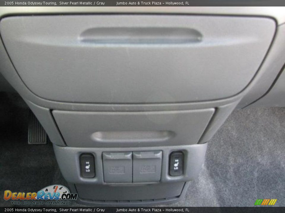 2005 Honda Odyssey Touring Silver Pearl Metallic / Gray Photo #25