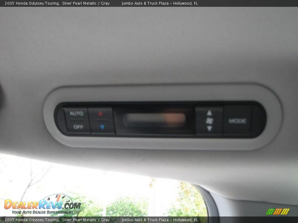 2005 Honda Odyssey Touring Silver Pearl Metallic / Gray Photo #28