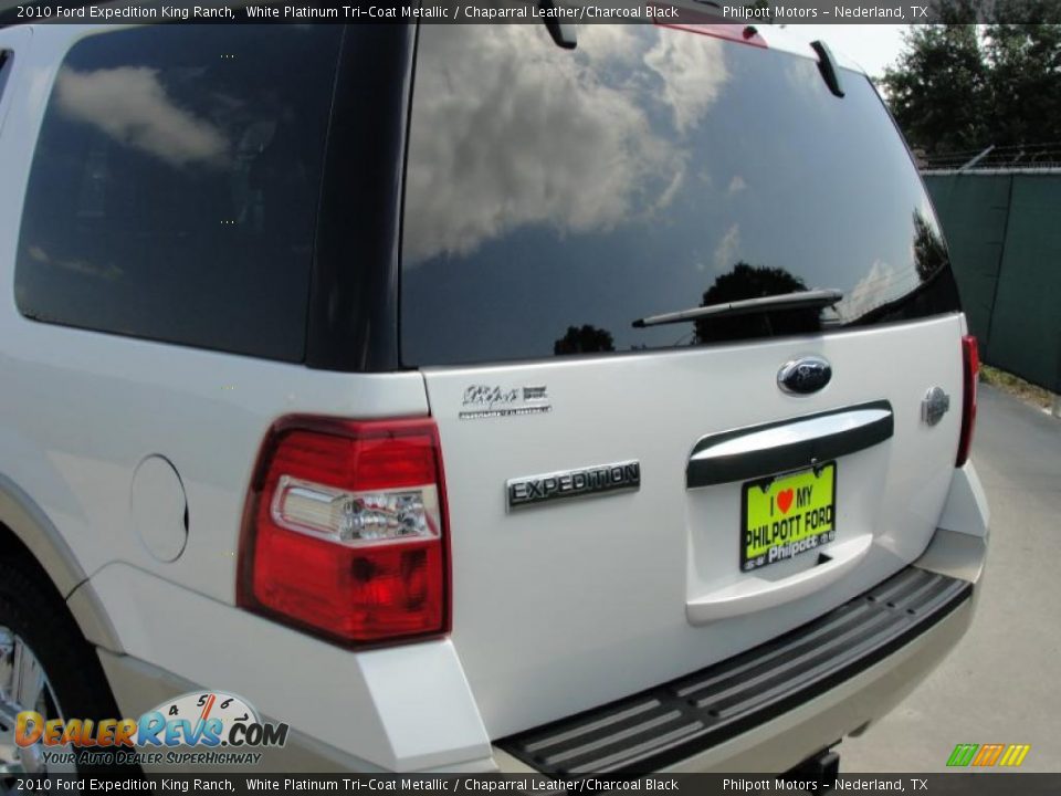 2010 Ford Expedition King Ranch White Platinum Tri-Coat Metallic / Chaparral Leather/Charcoal Black Photo #24