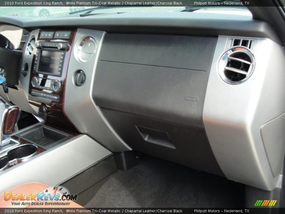 2010 Ford Expedition King Ranch White Platinum Tri-Coat Metallic / Chaparral Leather/Charcoal Black Photo #30