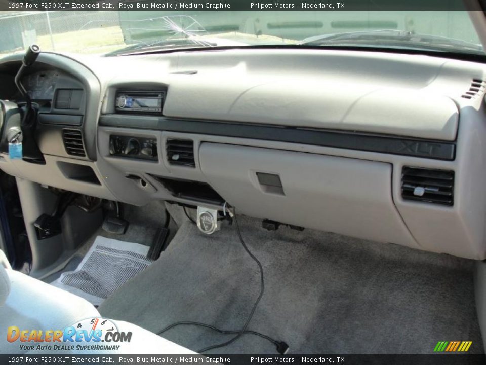 Dashboard of 1997 Ford F250 XLT Extended Cab Photo #19