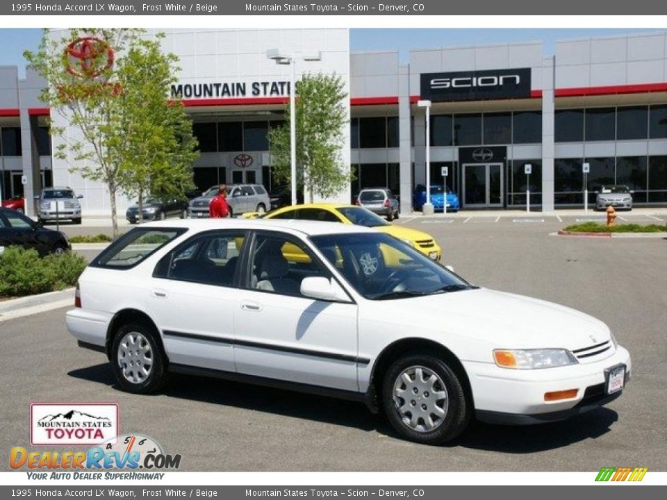 1995 Honda Accord LX Wagon Frost White / Beige Photo #1