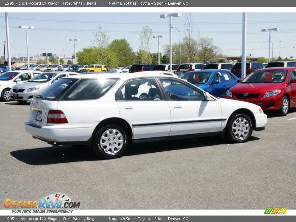 1995 Honda Accord LX Wagon Frost White / Beige Photo #2