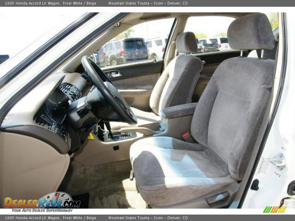 1995 Honda Accord LX Wagon Frost White / Beige Photo #8