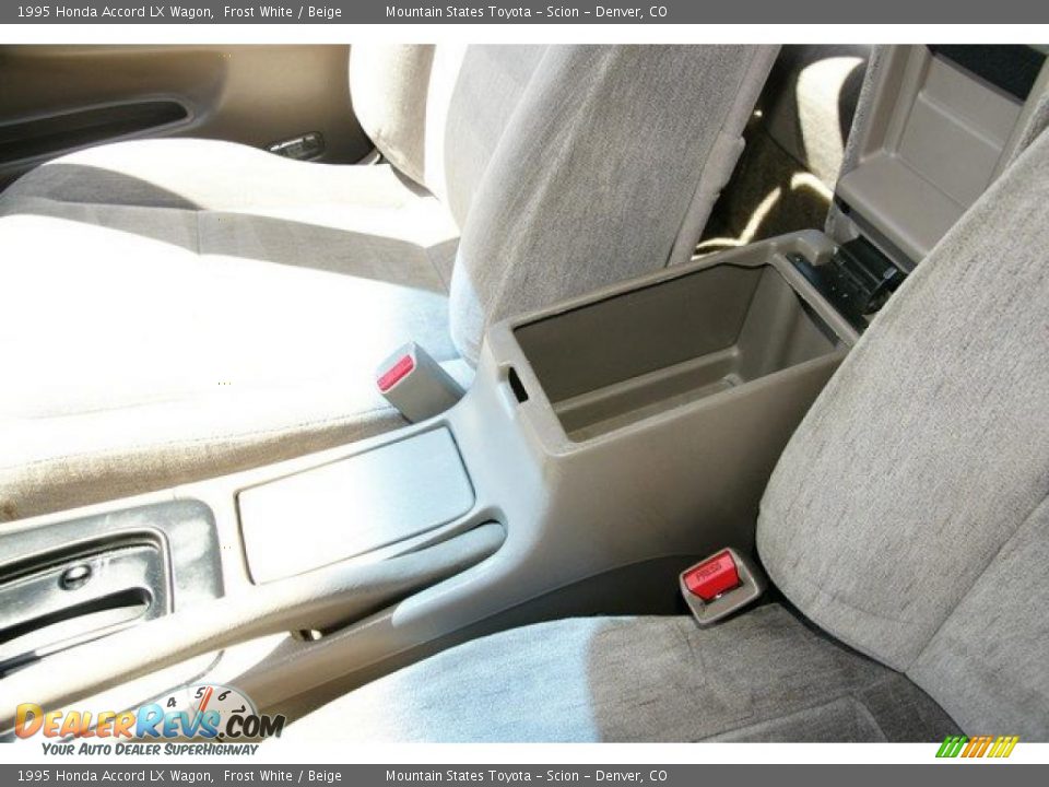 1995 Honda Accord LX Wagon Frost White / Beige Photo #10