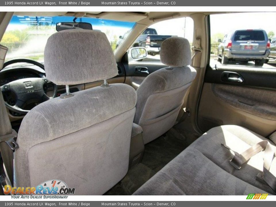 1995 Honda Accord LX Wagon Frost White / Beige Photo #11