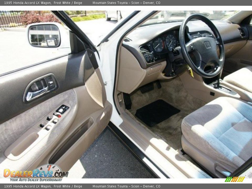 Door Panel of 1995 Honda Accord LX Wagon Photo #14