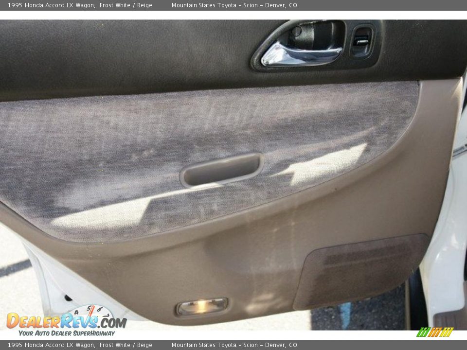 Door Panel of 1995 Honda Accord LX Wagon Photo #16