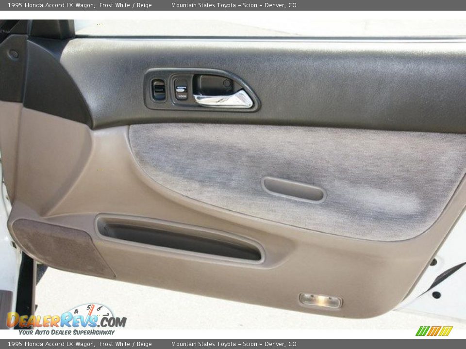 Door Panel of 1995 Honda Accord LX Wagon Photo #18