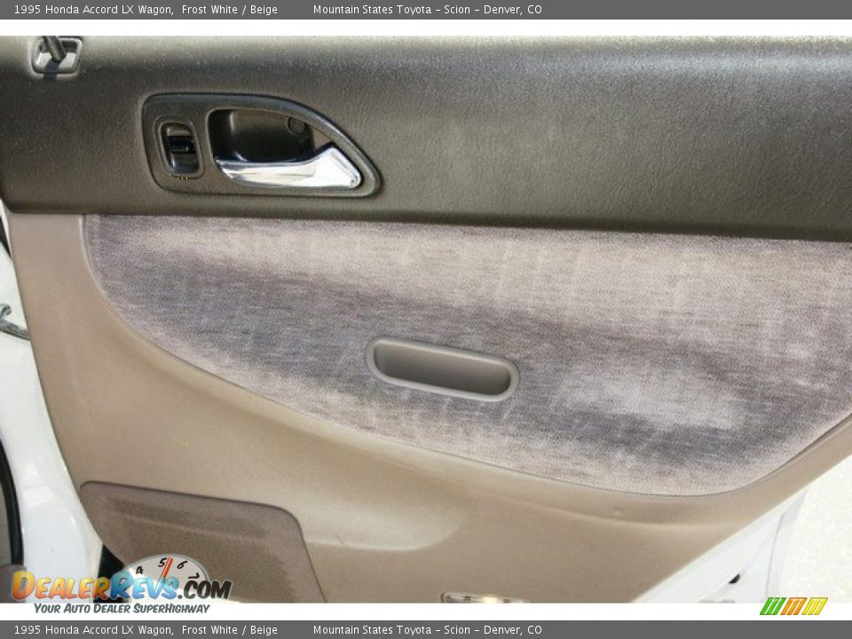 Door Panel of 1995 Honda Accord LX Wagon Photo #19