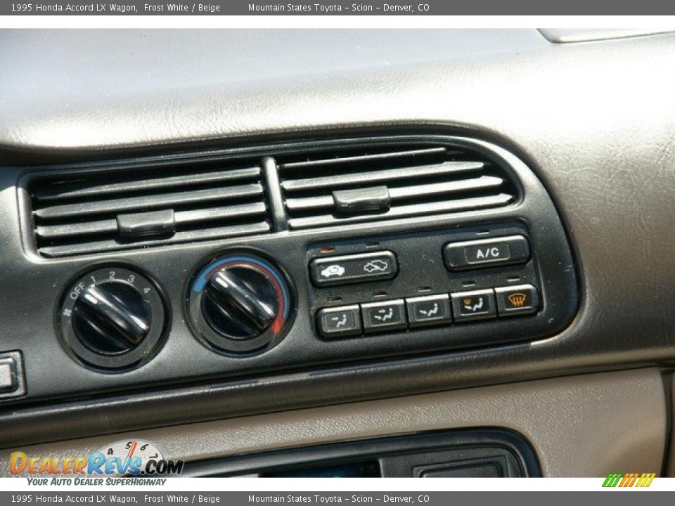 Controls of 1995 Honda Accord LX Wagon Photo #22