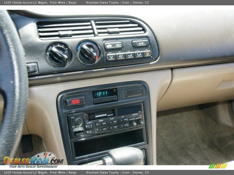 1995 Honda Accord LX Wagon Frost White / Beige Photo #26