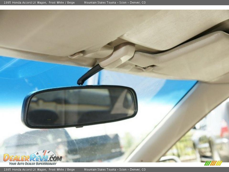 1995 Honda Accord LX Wagon Frost White / Beige Photo #28