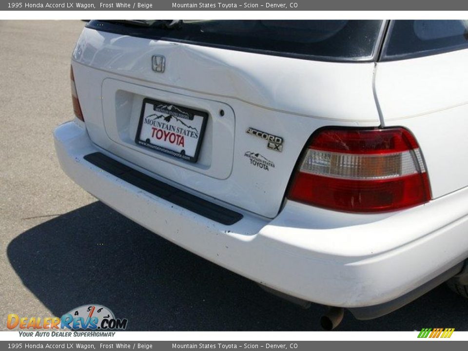 1995 Honda Accord LX Wagon Frost White / Beige Photo #30