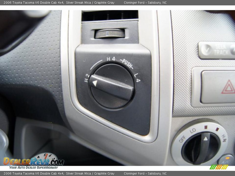 Controls of 2006 Toyota Tacoma V6 Double Cab 4x4 Photo #30