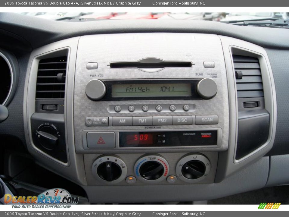 Controls of 2006 Toyota Tacoma V6 Double Cab 4x4 Photo #31