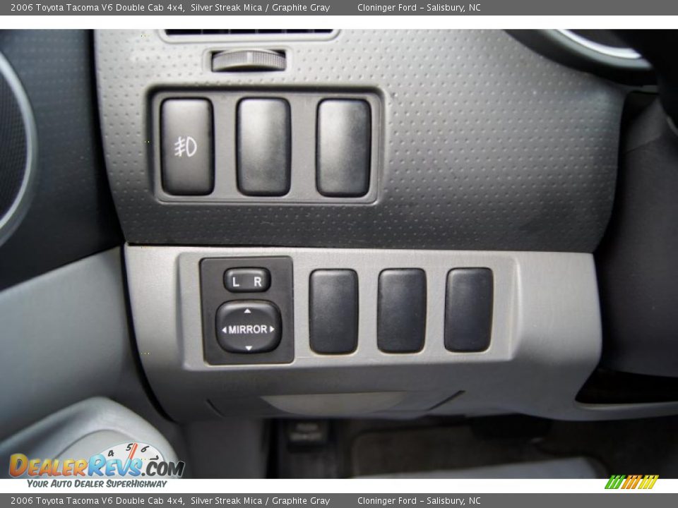 2006 Toyota Tacoma V6 Double Cab 4x4 Silver Streak Mica / Graphite Gray Photo #35