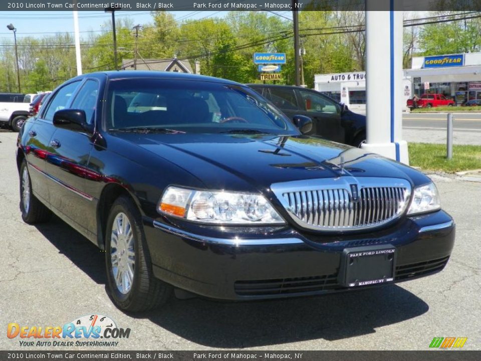 Front 3/4 View of 2010 Lincoln Town Car Continental Edition Photo #1