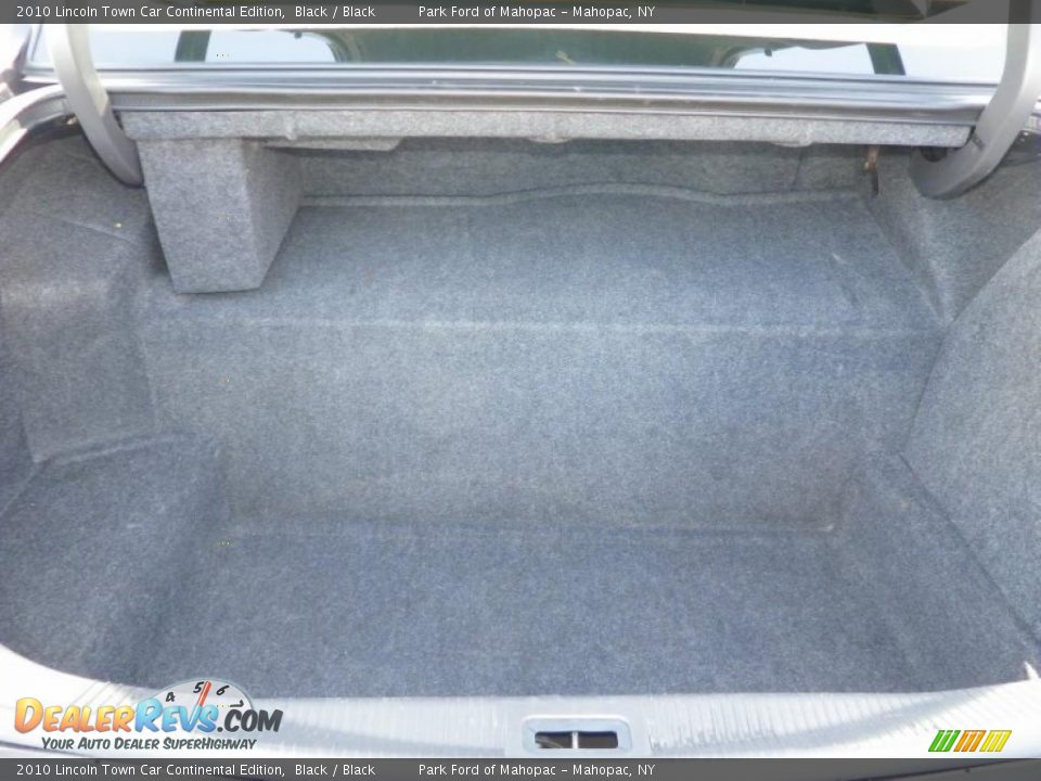 2010 Lincoln Town Car Continental Edition Trunk Photo #7