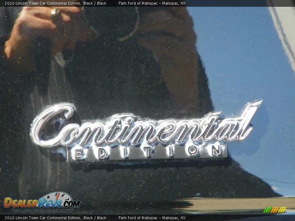 2010 Lincoln Town Car Continental Edition Logo Photo #10