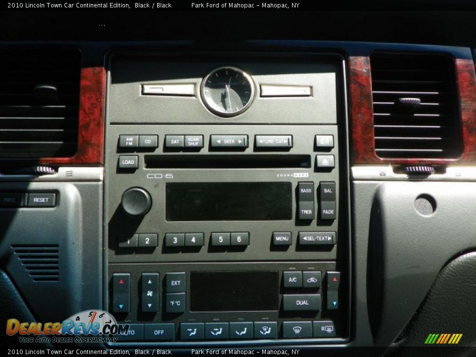 Controls of 2010 Lincoln Town Car Continental Edition Photo #14