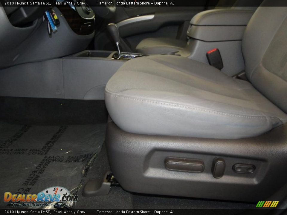 2010 Hyundai Santa Fe SE Pearl White / Gray Photo #16