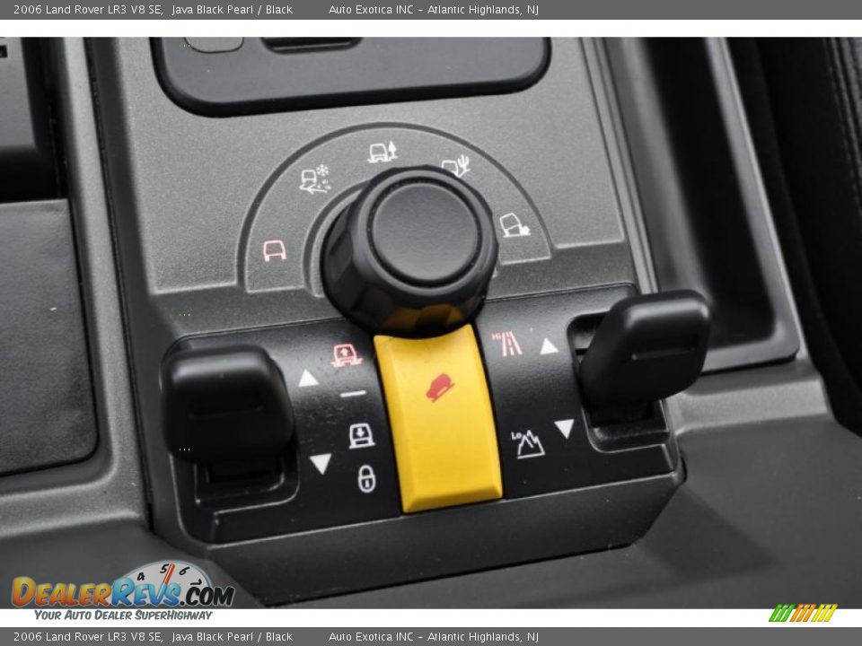 Controls of 2006 Land Rover LR3 V8 SE Photo #17