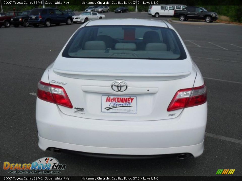 2007 Toyota Camry SE V6 Super White / Ash Photo #3