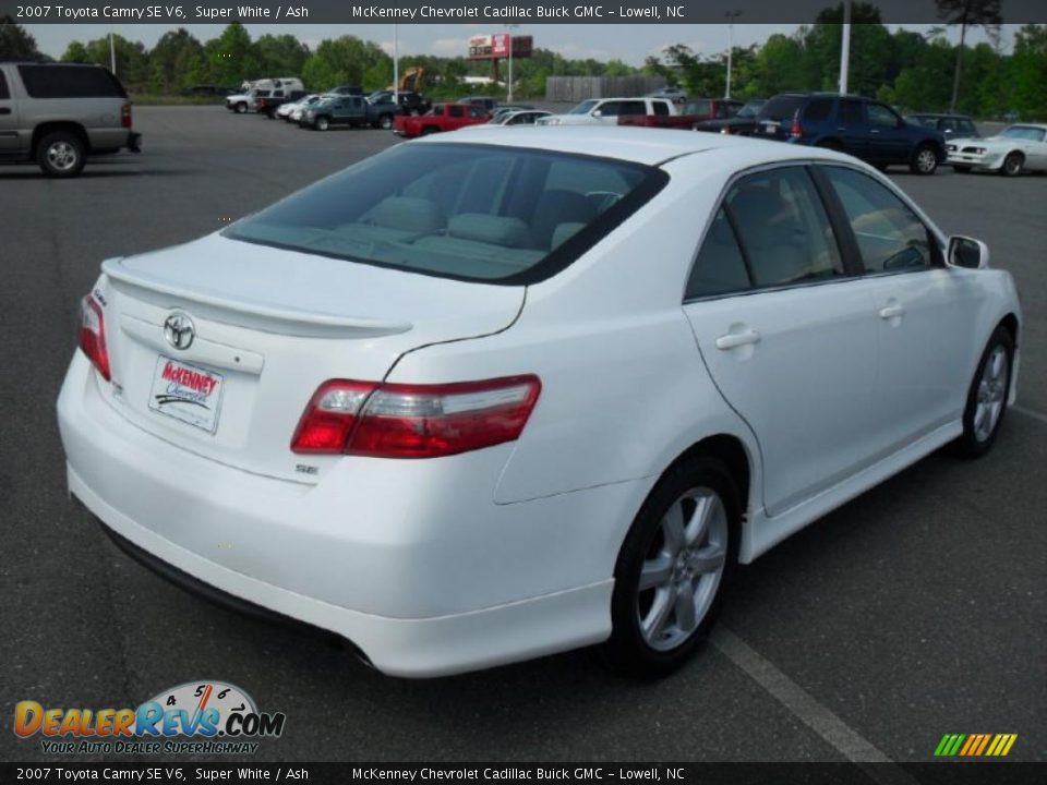 2007 Toyota Camry SE V6 Super White / Ash Photo #4