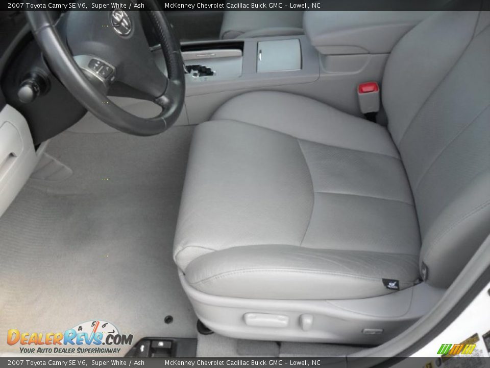 2007 Toyota Camry SE V6 Super White / Ash Photo #8