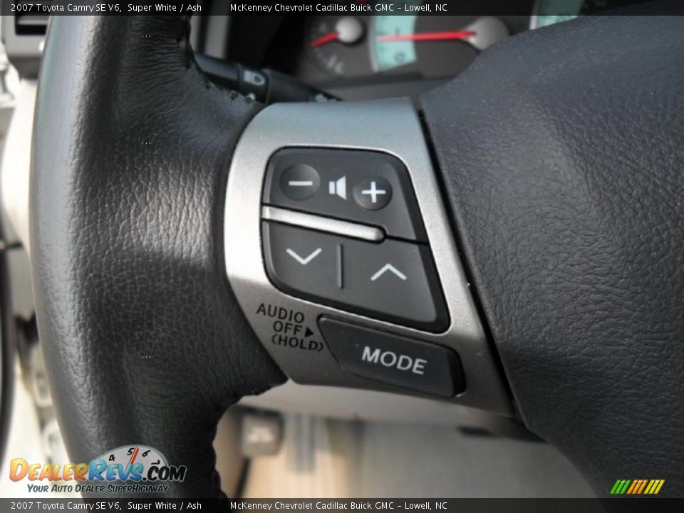 2007 Toyota Camry SE V6 Super White / Ash Photo #12