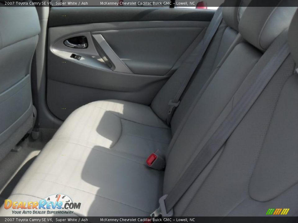 2007 Toyota Camry SE V6 Super White / Ash Photo #14