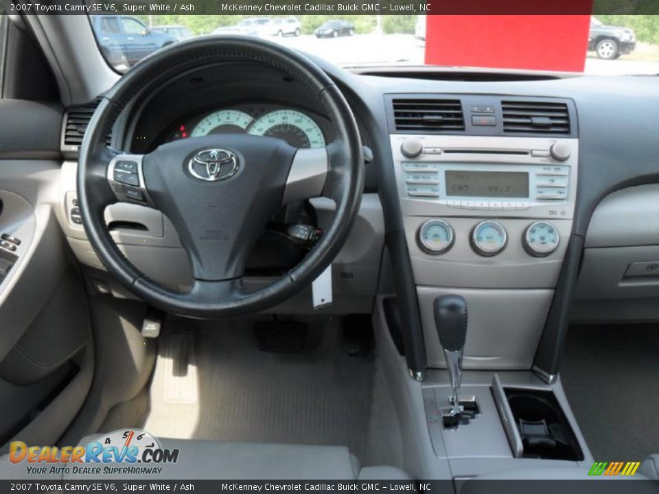 2007 Toyota Camry SE V6 Super White / Ash Photo #15