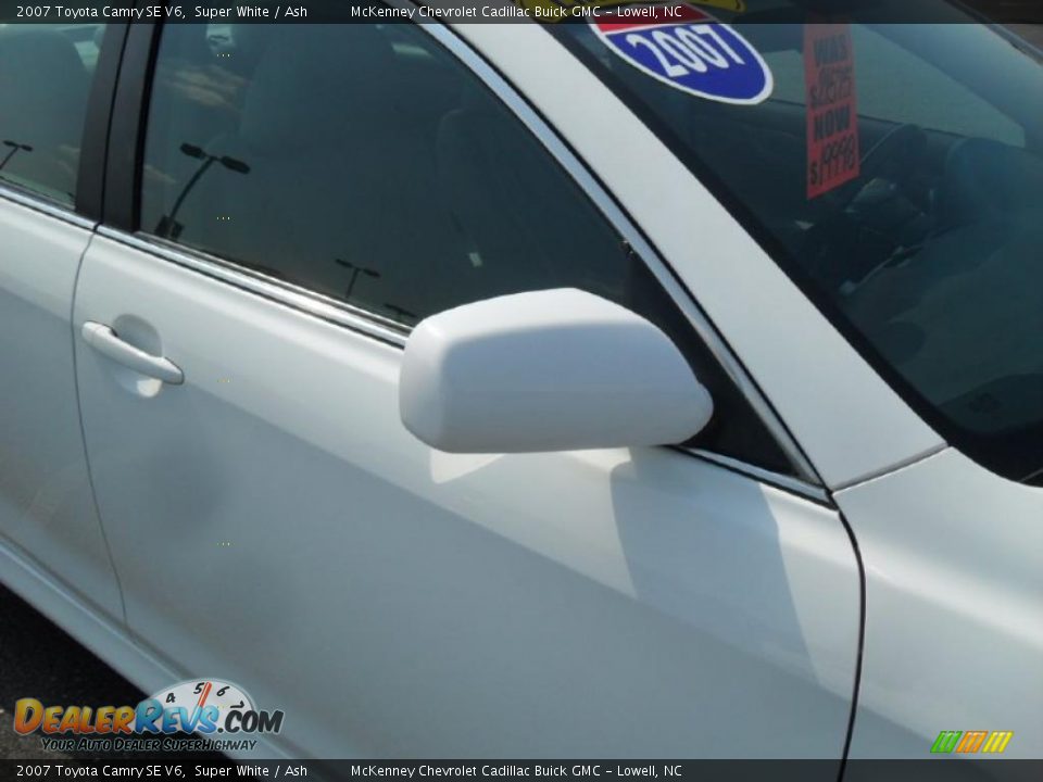 2007 Toyota Camry SE V6 Super White / Ash Photo #22