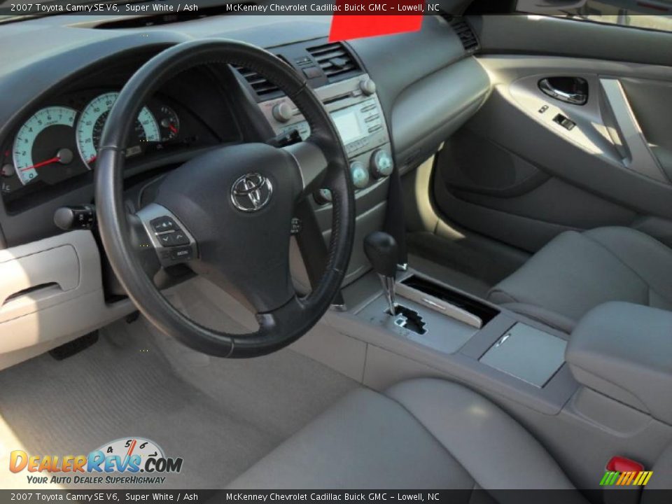 2007 Toyota Camry SE V6 Super White / Ash Photo #25