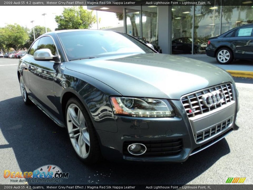 Front 3/4 View of 2009 Audi S5 4.2 quattro Photo #2