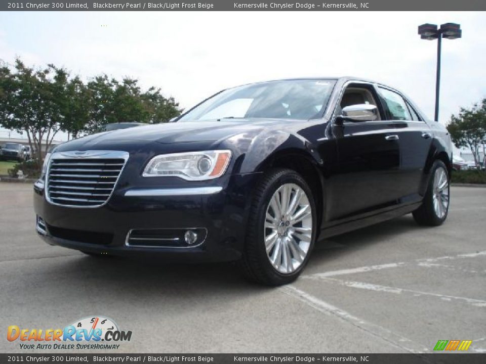 Front 3/4 View of 2011 Chrysler 300 Limited Photo #7