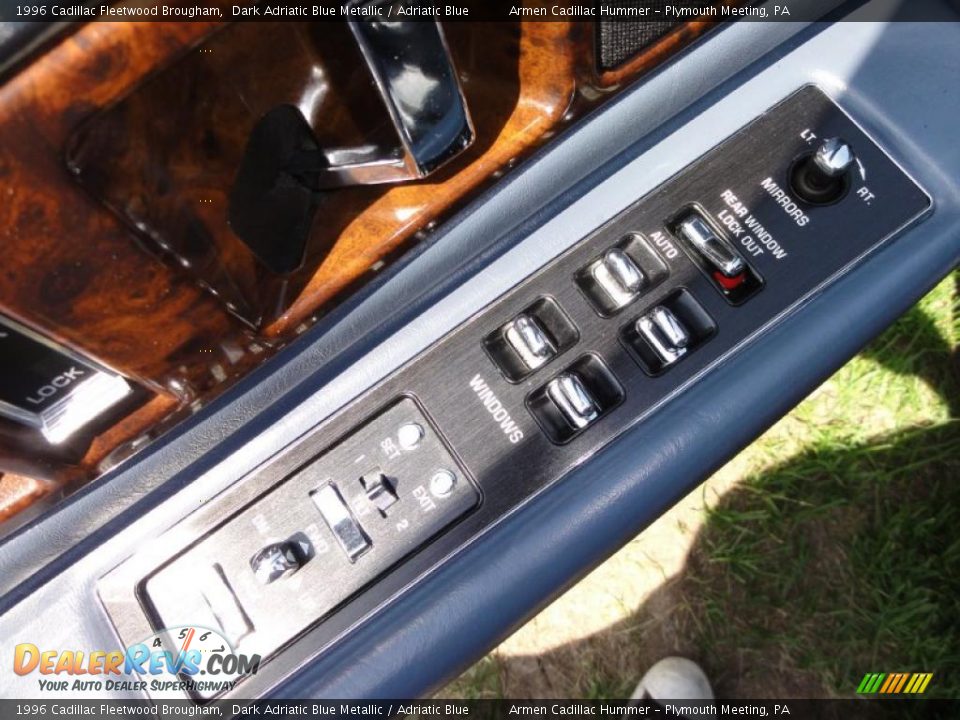 Controls of 1996 Cadillac Fleetwood Brougham Photo #15