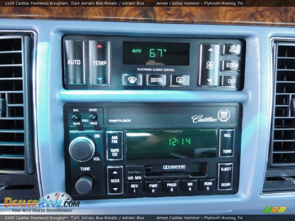 Controls of 1996 Cadillac Fleetwood Brougham Photo #33